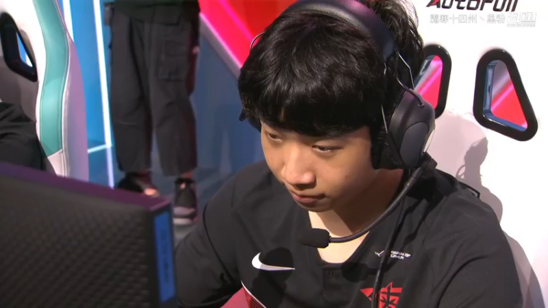 RW VS FPX第一局 (7)