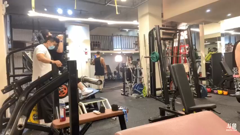 【2021-09-01 21点场】黑人毅：晚上练个胸