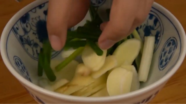(一步一步教你做2)蒜蓉大虾，这样好吃停不下来