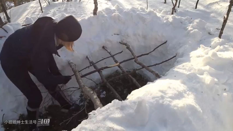 户外干货  雪坑避难所