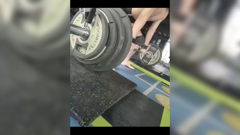 正经健身3个月了快 给大家分享下训练视频 现在的硬拉260斤 请忽略表情