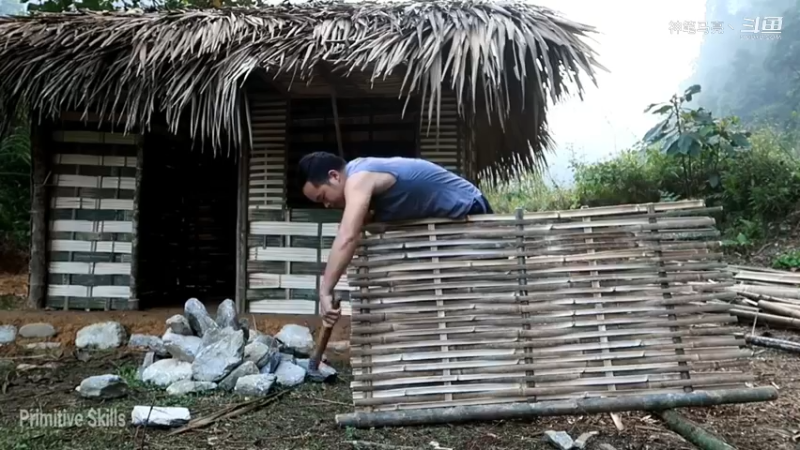 放下第一个基地：03(18)制作竹小屋【真人我的世界-空手发展-铁器时代】