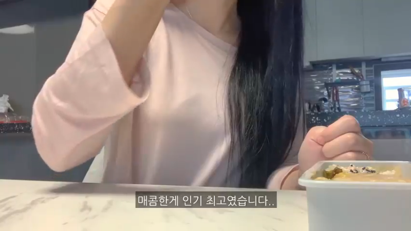 周末日常，凌晨预约11制作辣辣的火鸡炸酱面炒年糕，辛奇卷的金枪鱼紫菜包饭便当，ROSÉ火鸡面，填色本治愈，家常饭料理，家务，学习