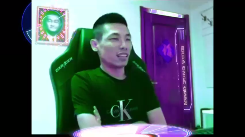 一笑深情献唱，吉祥三宝