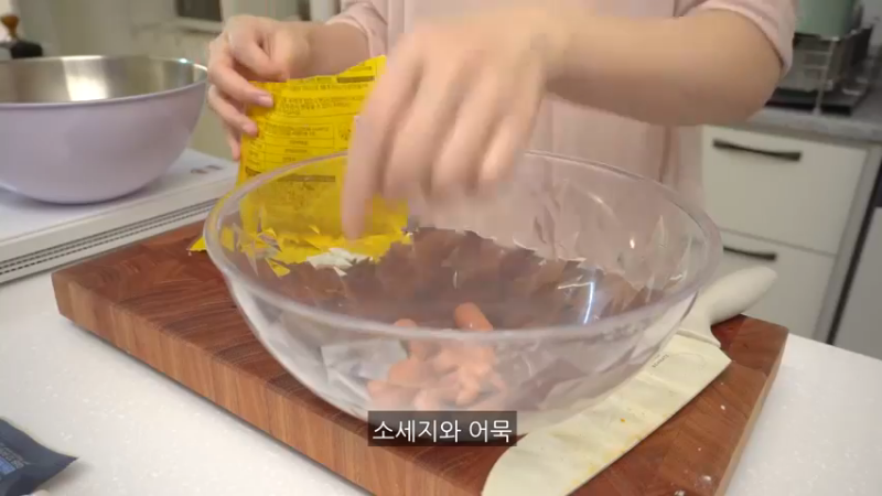 周末日常，凌晨预约13制作辣辣的火鸡炸酱面炒年糕，辛奇卷的金枪鱼紫菜包饭便当，ROSÉ火鸡面，填色本治愈，家常饭料理，家务，学习
