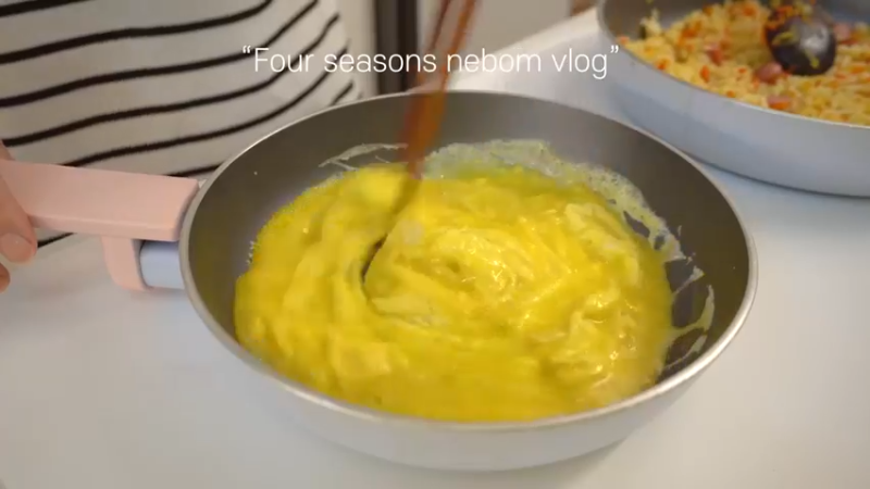 独居生活的日常制作1辛辣的辛奇乌冬面和紫菜包饭，火鸡旋风蛋包饭，辣椒酱，豆腐意大利面，剥蒜皮的方法，超市买菜，蜂蜜地瓜，蛤蜊意大利面