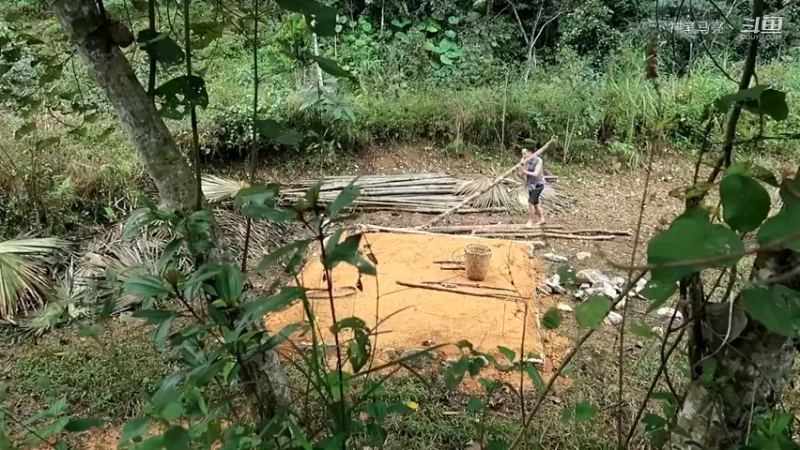 放下第一个基地：03(1)制作竹小屋【真人我的世界-空手发展-铁器时代】