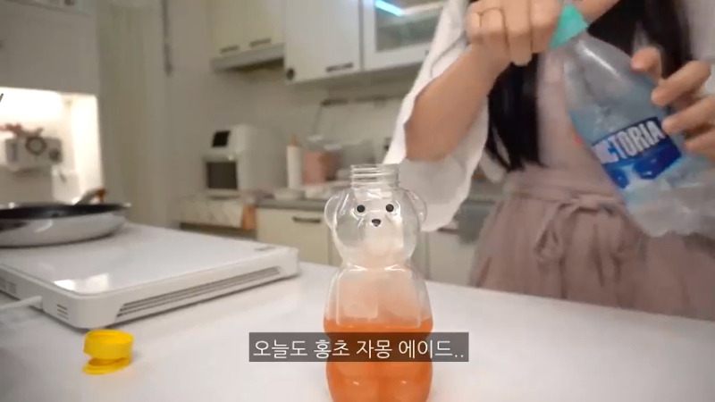 独居生活的日常制作9辛辣的辛奇乌冬面和紫菜包饭，火鸡旋风蛋包饭，辣椒酱，豆腐意大利面，剥蒜皮的方法，超市买菜，蜂蜜地瓜，蛤蜊意大利面