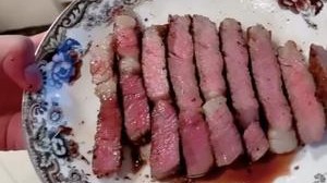 这牛排看起来就是色香味俱全！