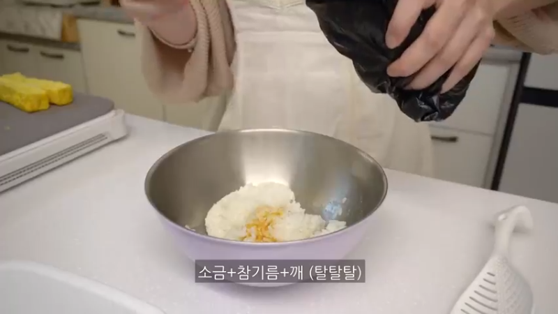 独居生活的日常制作22辛辣的辛奇乌冬面和紫菜包饭，火鸡旋风蛋包饭，辣椒酱，豆腐意大利面，剥蒜皮的方法，超市买菜，蜂蜜地瓜，蛤蜊意大利面