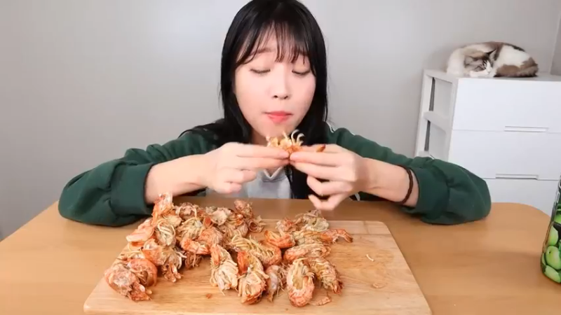 小姐姐速食面挑战(124)
