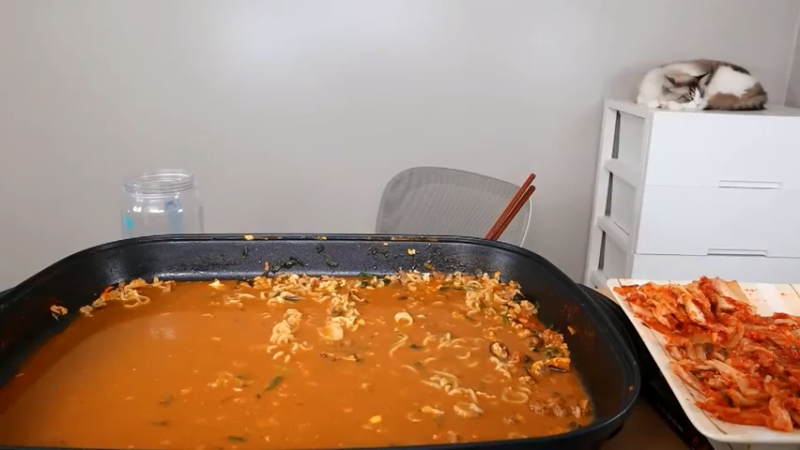 小姐姐速食面挑战(106)