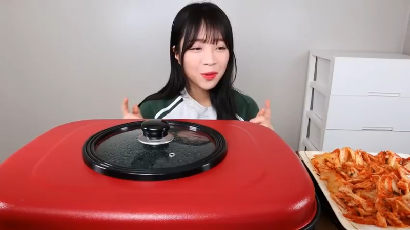 小姐姐速食面挑战(3)