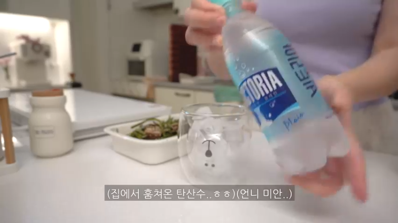周末买完菜后制作辛拉面炒面，吃一碗凉爽的冷面的日常，家常便饭，厨房用品购物开箱，希腊桃子，麻辣烫，蘑菇饭，腌酸黄瓜 万物不离真香，你要试试吗 (6)