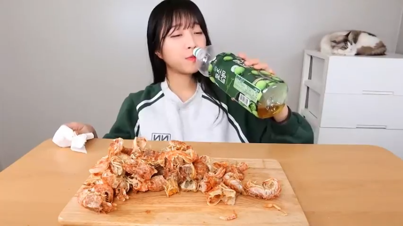 小姐姐速食面挑战(206)