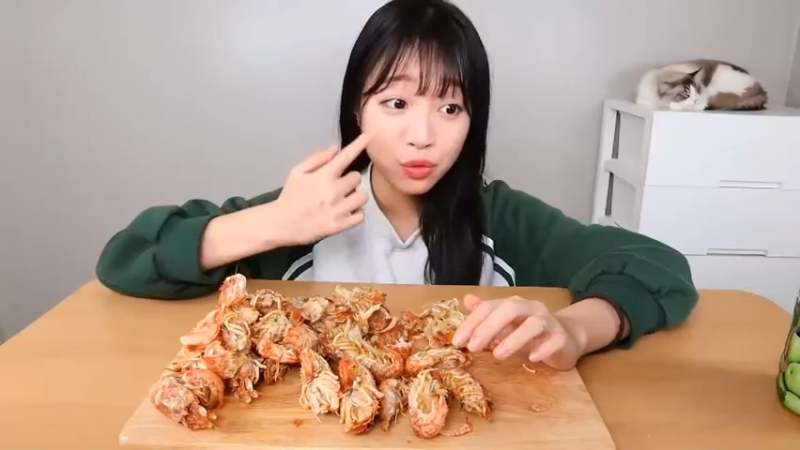 小姐姐速食面挑战(125)