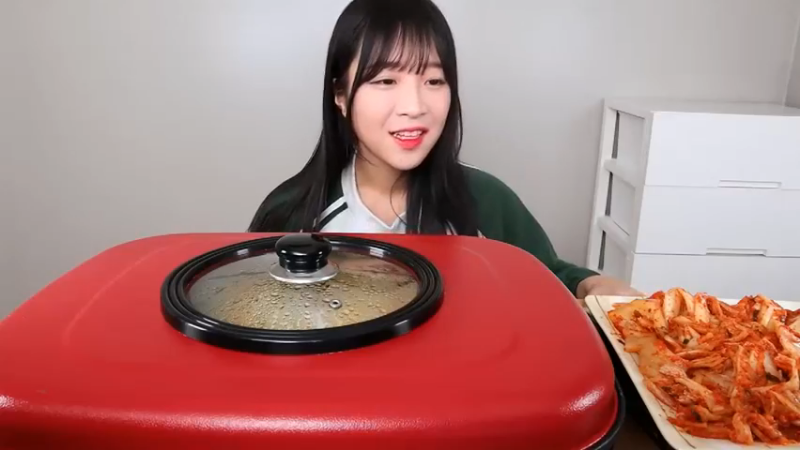 小姐姐速食面挑战(15)