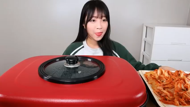 小姐姐速食面挑战(5)