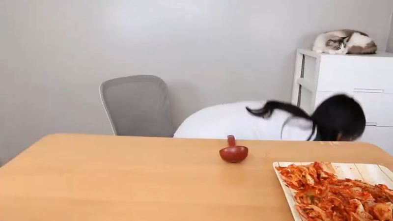 小姐姐速食面挑战(111)