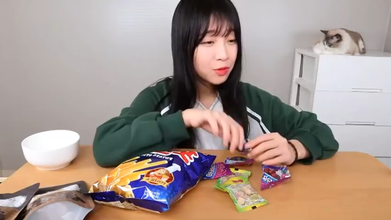 小姐姐速食面挑战(211)