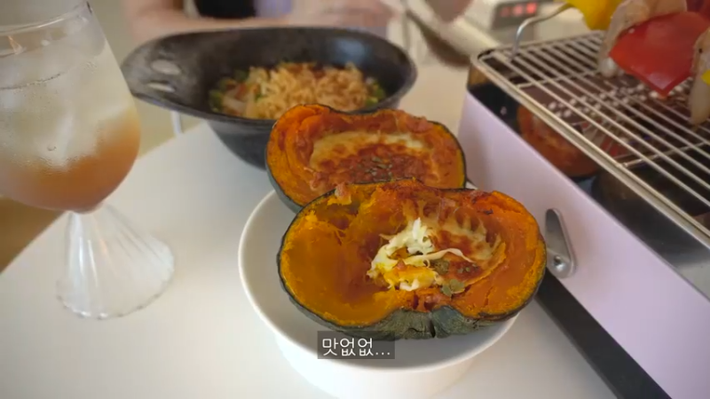 周末买完菜后制作辛拉面炒面，吃一碗凉爽的冷面的日常，家常便饭，厨房用品购物开箱，希腊桃子，麻辣烫，蘑菇饭，腌酸黄瓜 万物不离真香，你要试试吗 (10)