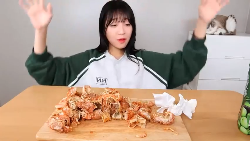 小姐姐速食面挑战(207)