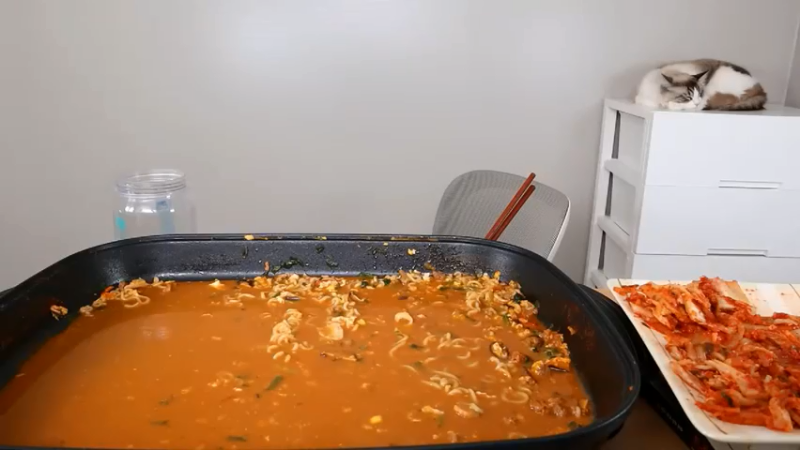 小姐姐速食面挑战(102)