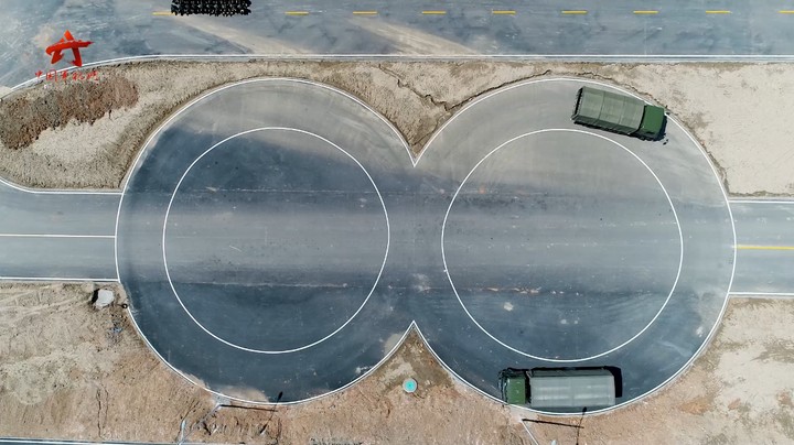 【第一军视】不服不行！带你见识汽车兵的“硬核”车技