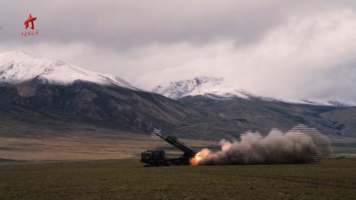 【第一军视】从黑夜打到白天！多型火力高原呼啸齐射