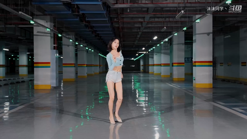 我在斗鱼看沫沫同学丶直播舞蹈