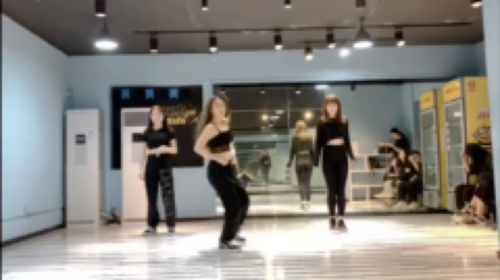 没东西可以发了 一周三条鱼吧太难了。。