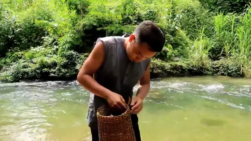 D2季经典T25抓鱼培育13【真人我的世界-空手发展-单人炼铁】