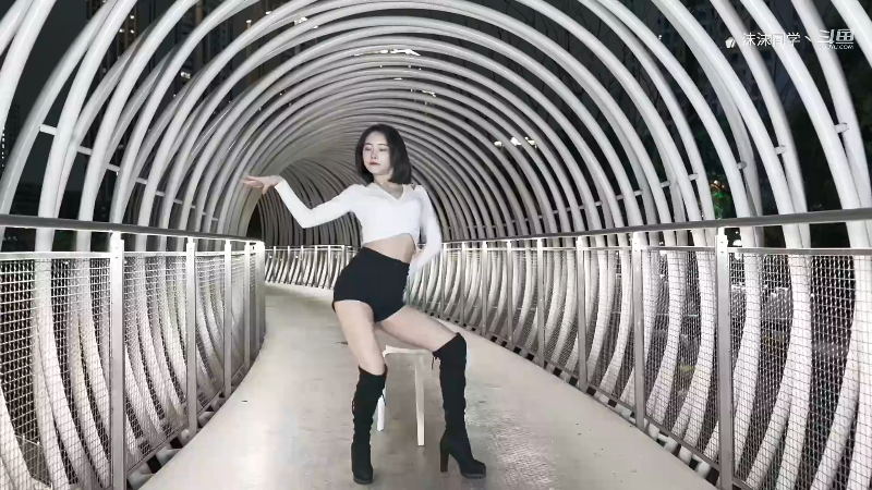 我在斗鱼看沫沫同学丶直播舞蹈