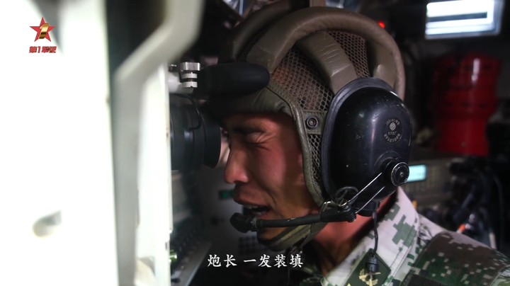 【第一军视】装填击发一气呵成 坦克炮弹呼啸而出瞬间摧毁目标