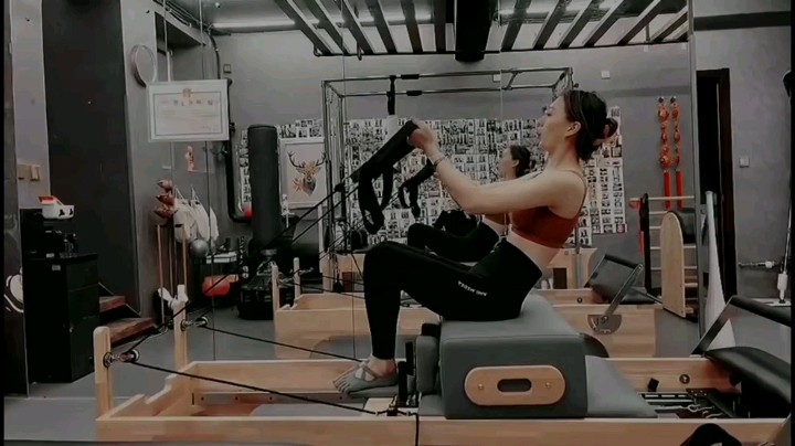 瑜伽运动小姐姐最美