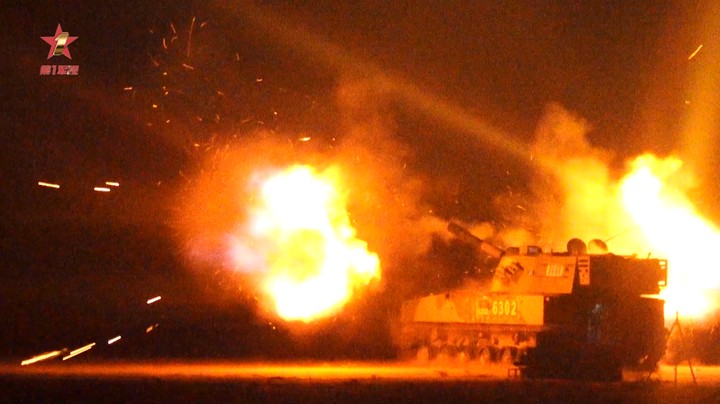 【第一军视】隔屏感受震憾！西北大漠火力分队迅猛出击