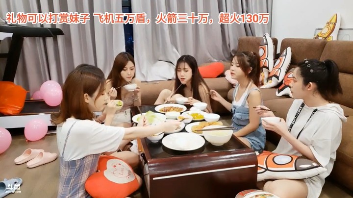 六个美女一起吃饭，大海和龙哥好可爱啊