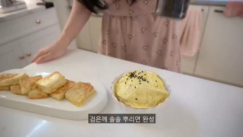 美食餐餐 V☀️ 制作炸鸡紫菜包饭便当，自家的日常，热狗，ROSÉ炒年糕，和男朋友一起逛咖啡厅，豆腐针，卷心菜煎饼，辛奇汤  @宅女 @料理 流水账，你今天吃了