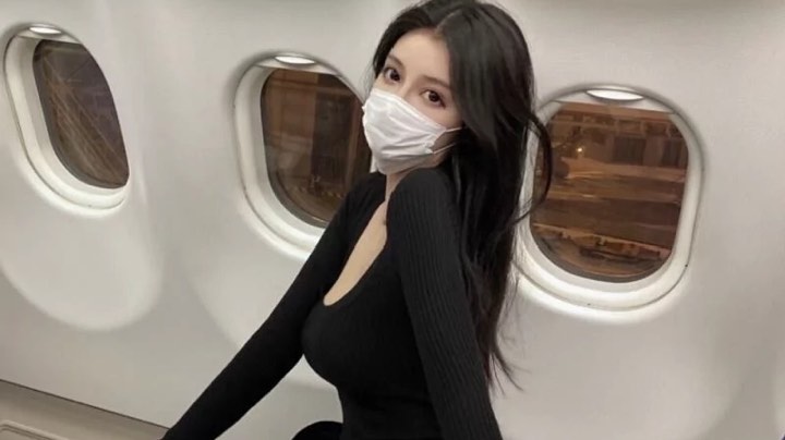 他来了他来了他带着礼物走来了