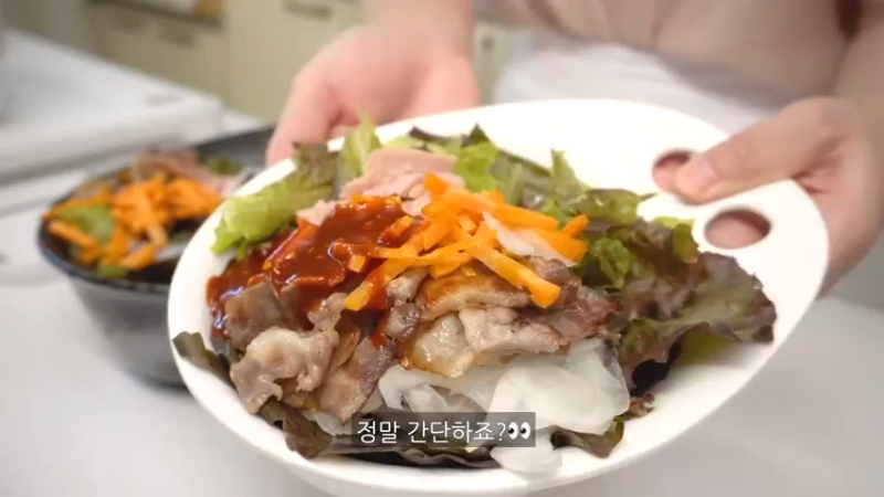 今天你吃了吗？美食餐餐ol @制作薄切五花肉紫菜包饭便当，和吃豆火的男友一起去超市买菜；一起度过暑假的独居生活；包饭，炒泡菜 辛奇 苏子叶；汉堡牛排套餐，厨房用