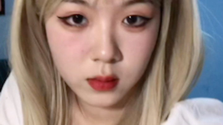 是黄头发的妹妹