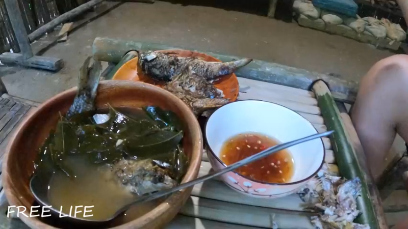 最新更新【小姐姐寻找(20)田园乐土续集】今天带了鱼竿 去小溪边 野钓 第一视角，新手勿喷