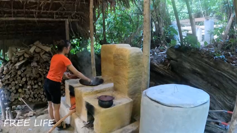 最新更新【小姐姐寻找(18)田园乐土续集】今天带了鱼竿 去小溪边 野钓 第一视角，新手勿喷