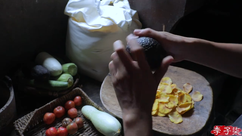 我在斗鱼看李子柒liziqi直播美食