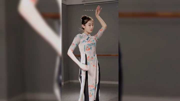 美女表演古风舞蹈真好看啊