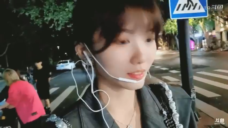 胡嘉一直播_音乐直播_