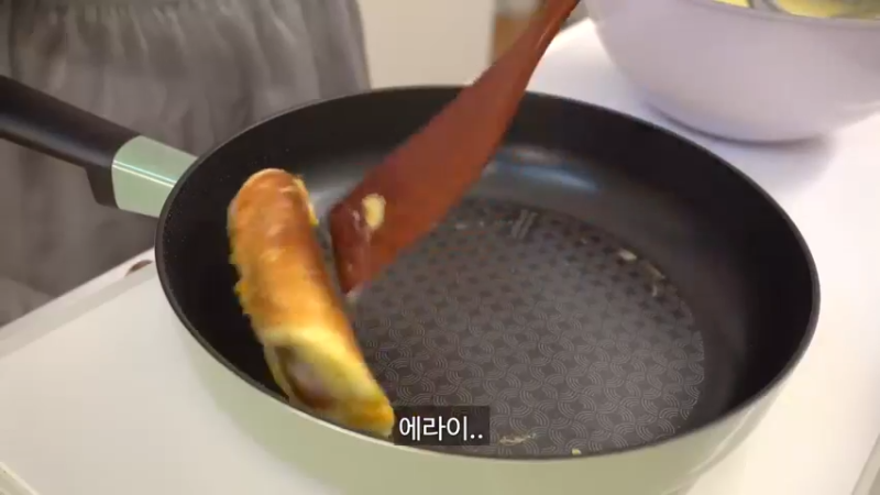 制作红薯披萨和热蛋糕玉米狗，杂货购物和烹饪，一个人生活,各种美食，品质生活 从早餐开始 全在家制作 防Y第一,没有口燥的烦恼！ (21)