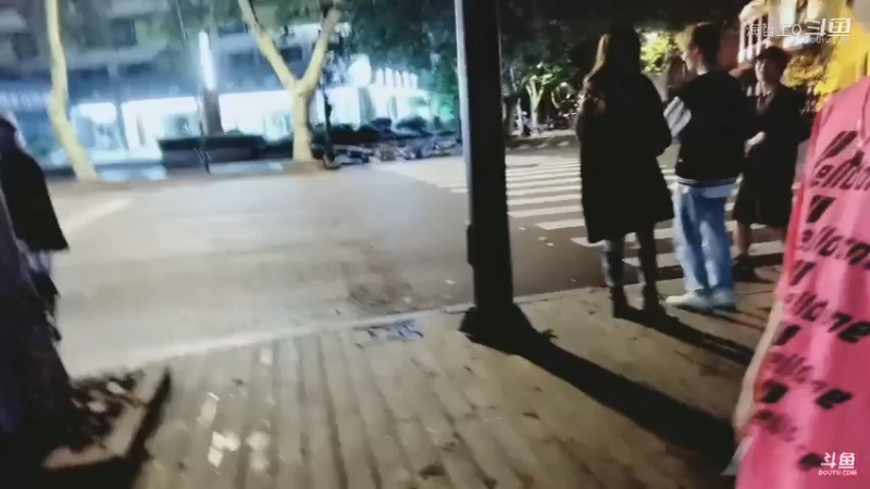 胡嘉一直播_音乐直播_斗鱼直播4