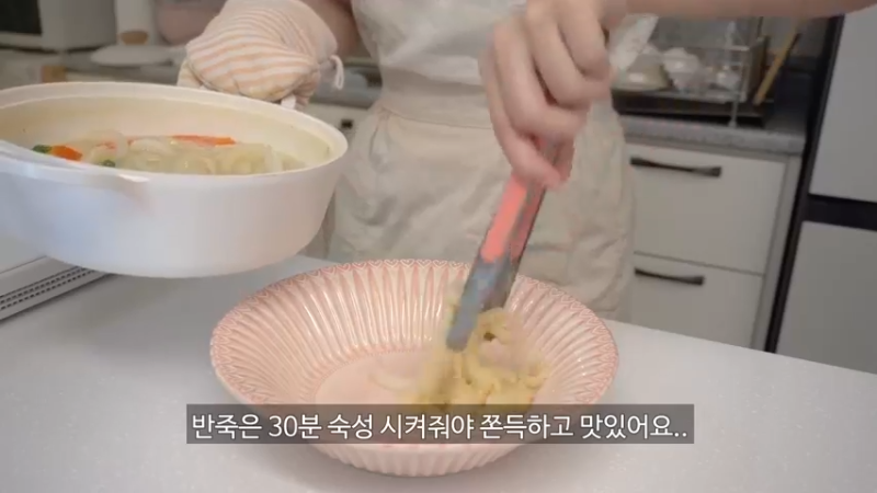 制作红薯披萨和热蛋糕玉米狗，杂货购物和烹饪，一个人生活,各种美食，品质生活 从早餐开始 全在家制作 防Y第一,没有口燥的烦恼！ (10)
