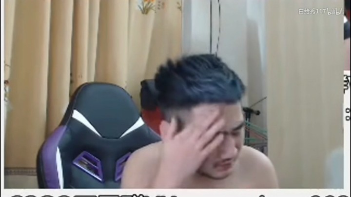 CSGO：茄子打完绝地求生去玩生化危机7，差点没吓过去，我难受好想吐！！！